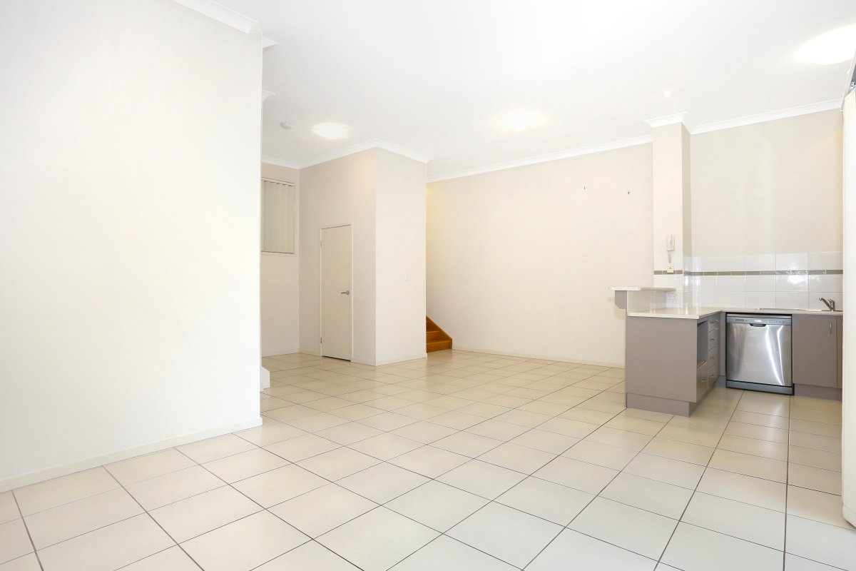 17/2 Sangster Crescent PACIFIC PINES 4
