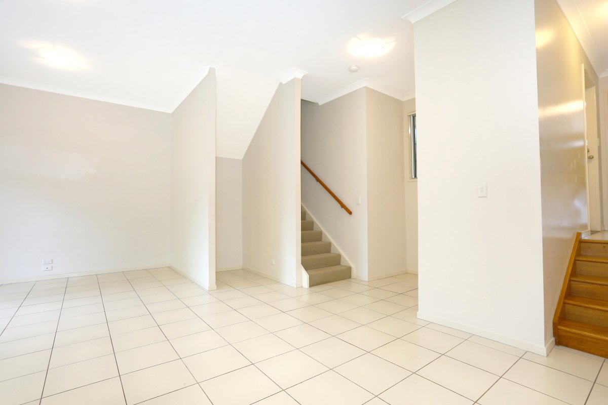 17/2 Sangster Crescent PACIFIC PINES 7