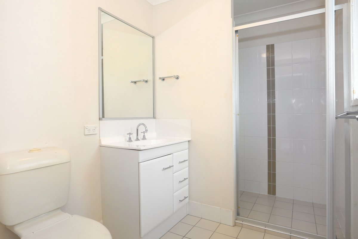 17/2 Sangster Crescent PACIFIC PINES 12