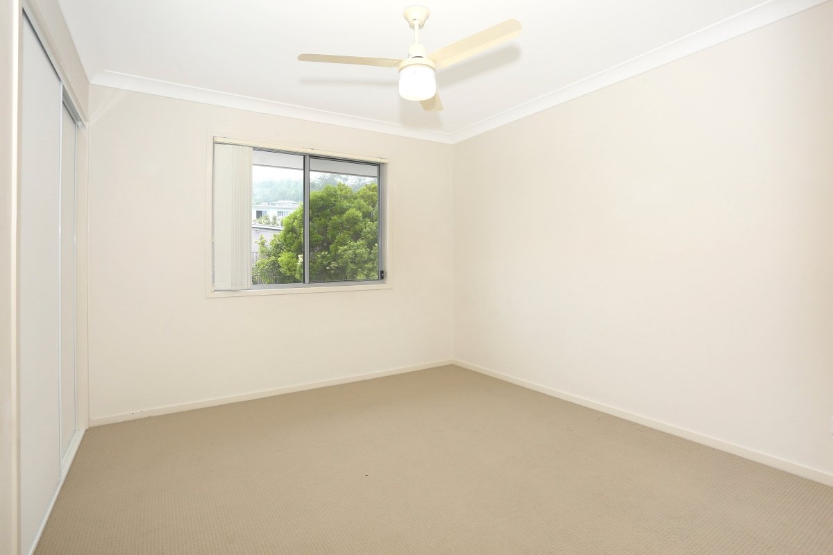 17/2 Sangster Crescent PACIFIC PINES 14