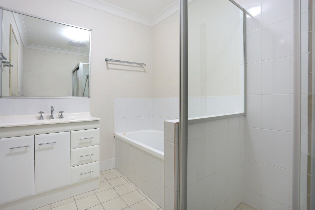 17/2 Sangster Crescent PACIFIC PINES 15
