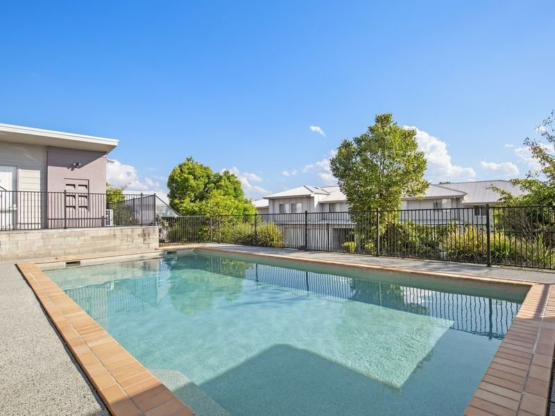 17/2 Sangster Crescent PACIFIC PINES 20