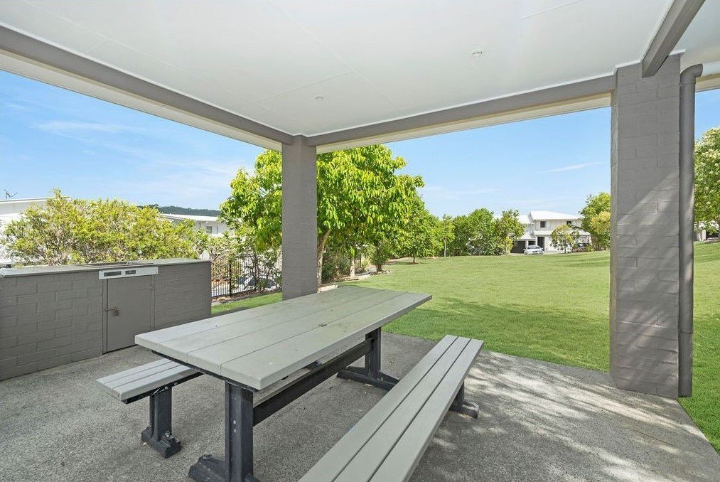 17/2 Sangster Crescent PACIFIC PINES 21