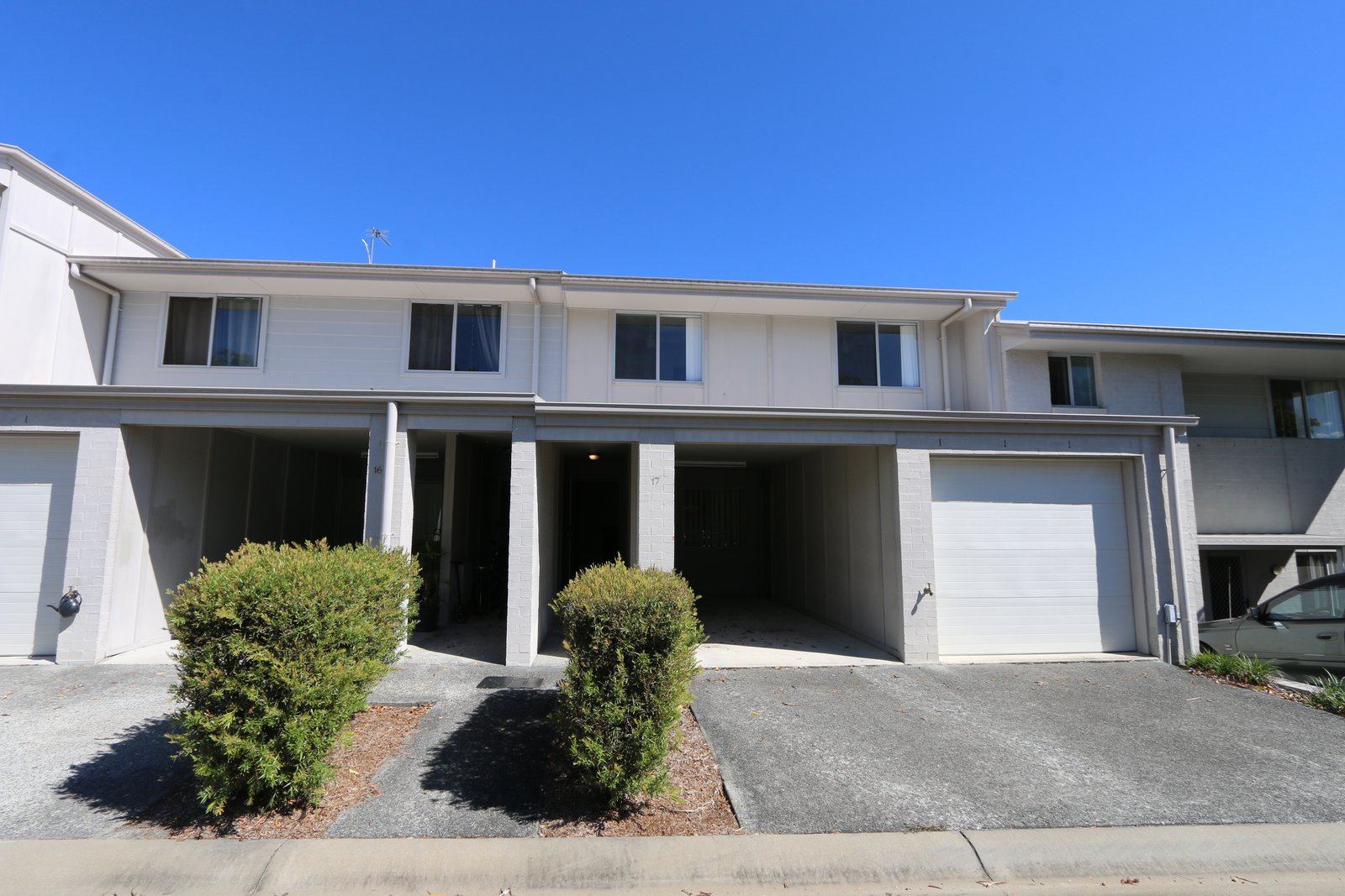 17/2 Sangster Crescent PACIFIC PINES 23