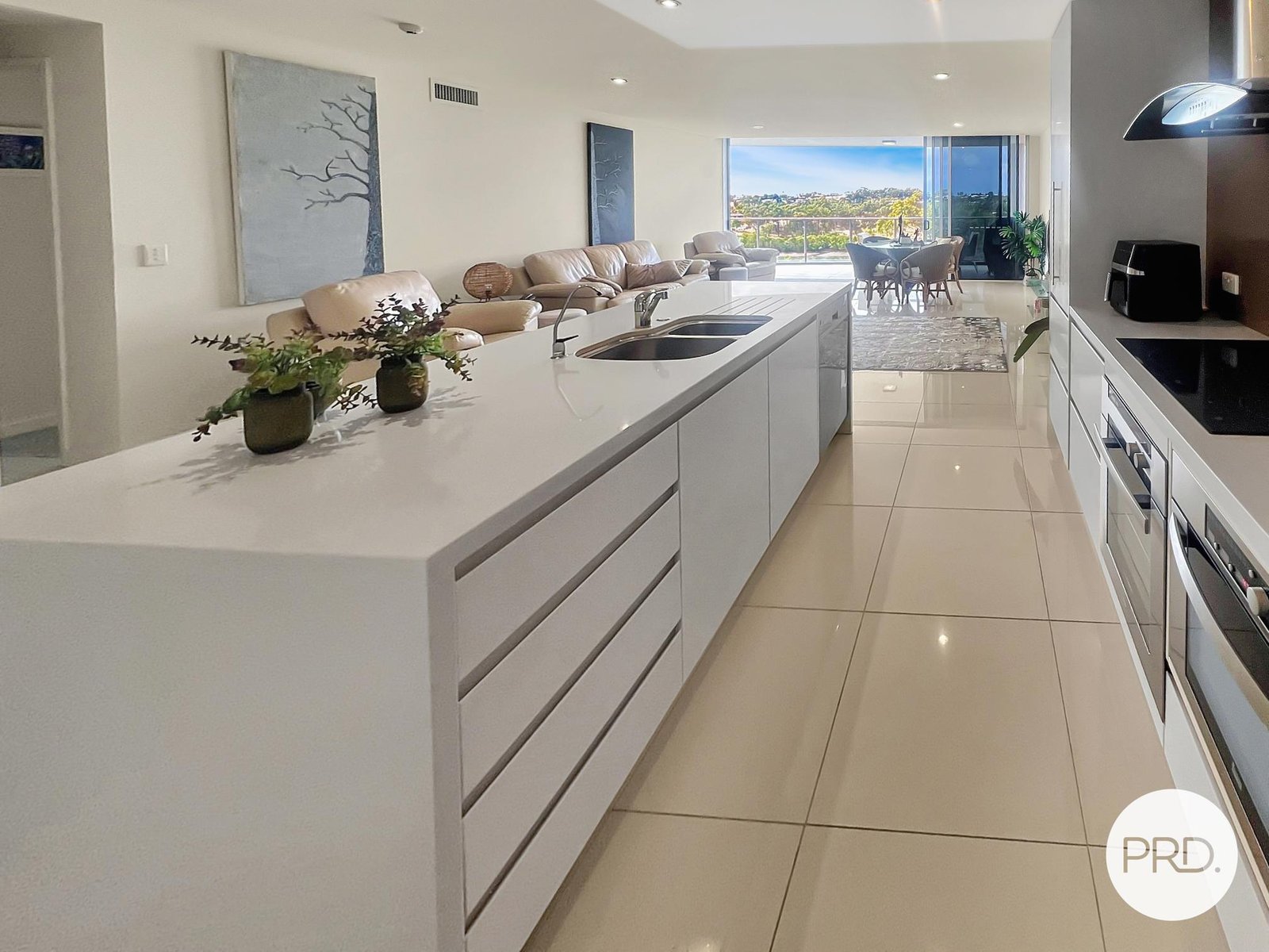 17/2 The Promenade BOYNE ISLAND 6