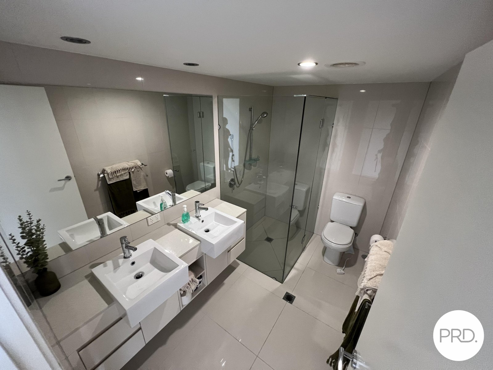 17/2 The Promenade BOYNE ISLAND 10