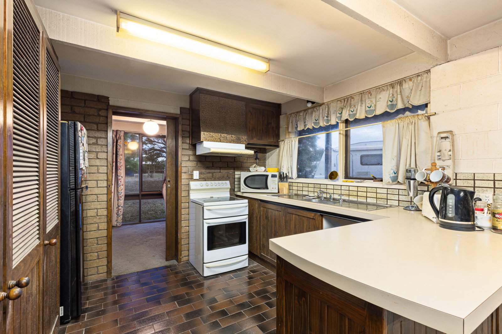 Gallery: 172 Tom Jones Road