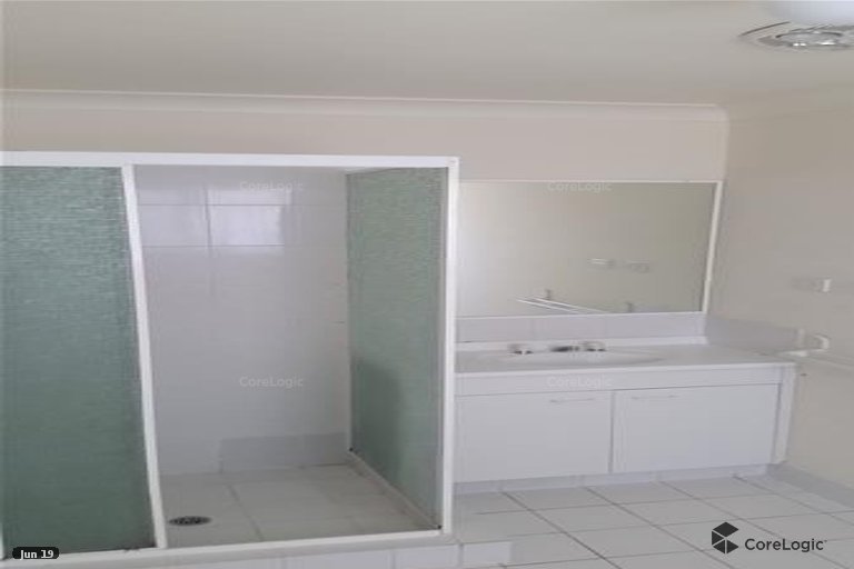 17/21 Usher Avenue LABRADOR 4