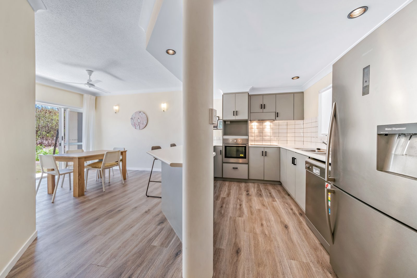 17/24 Pandanus Drive CANNONVALE 2