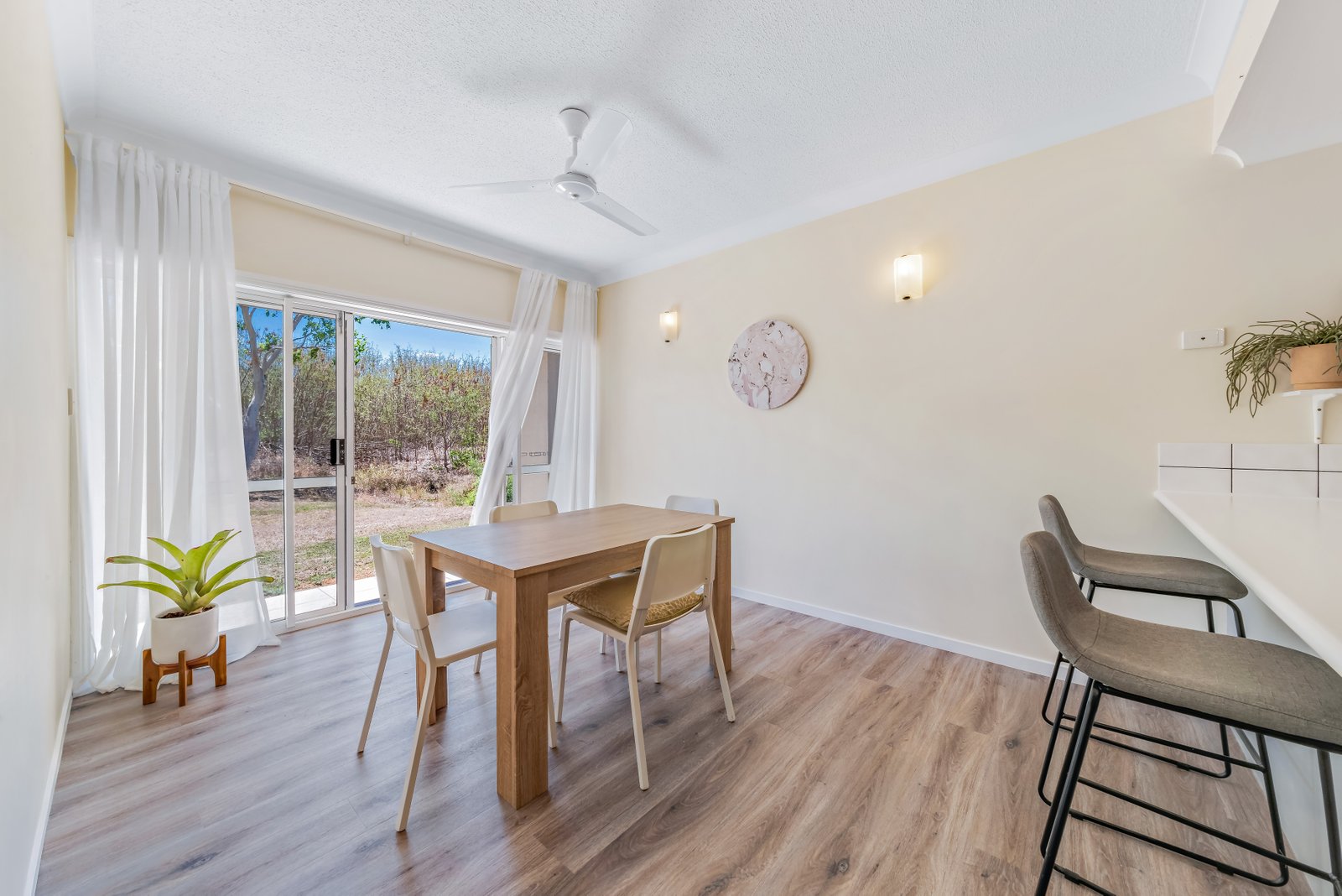 17/24 Pandanus Drive CANNONVALE 6