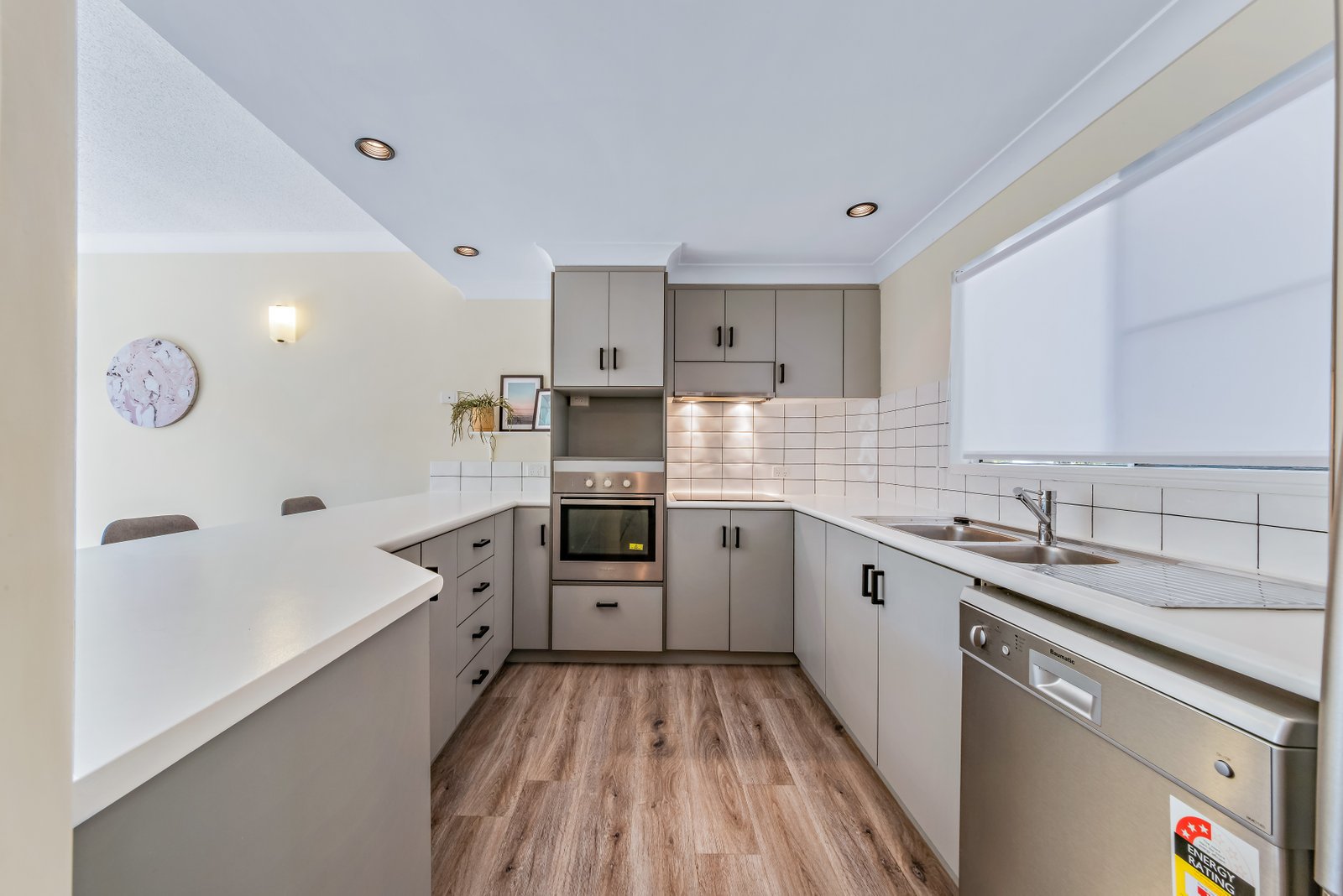 17/24 Pandanus Drive CANNONVALE 7
