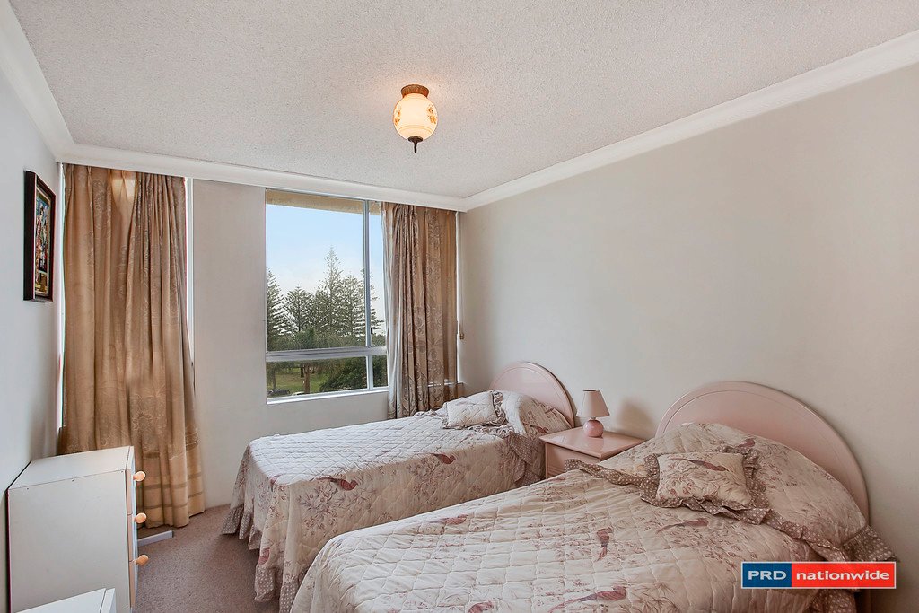 17/24 The Esplanade BURLEIGH HEADS 9