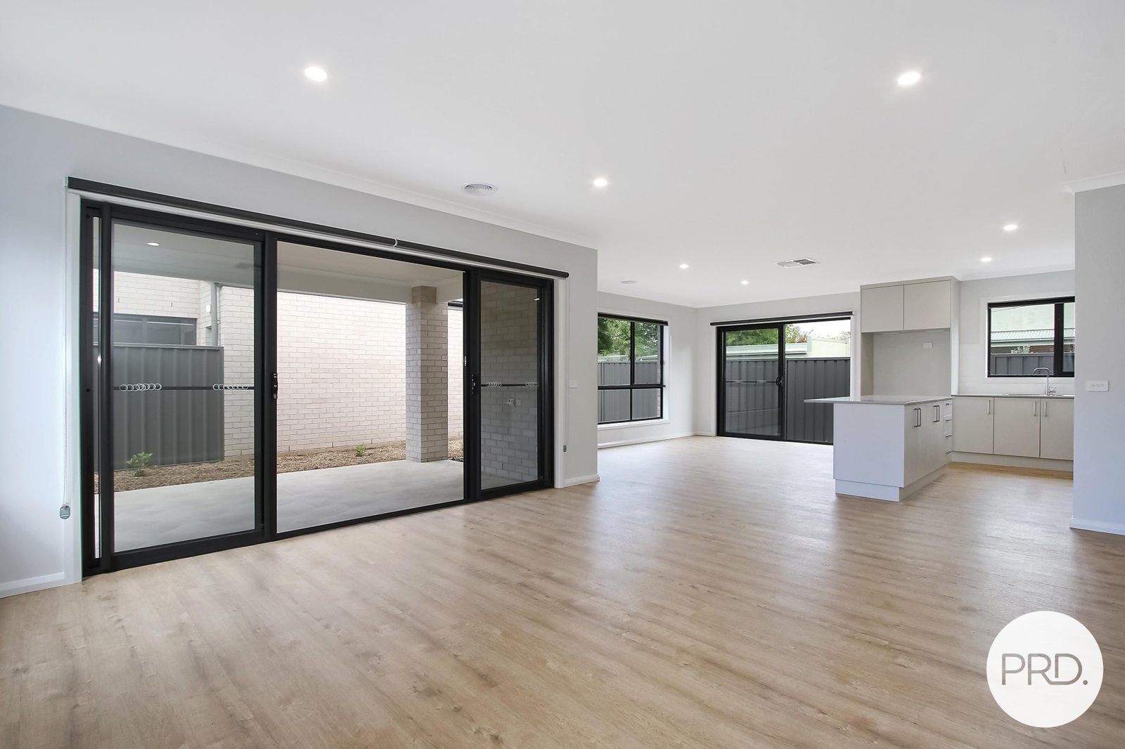 1/726 Peel Street ALBURY 3