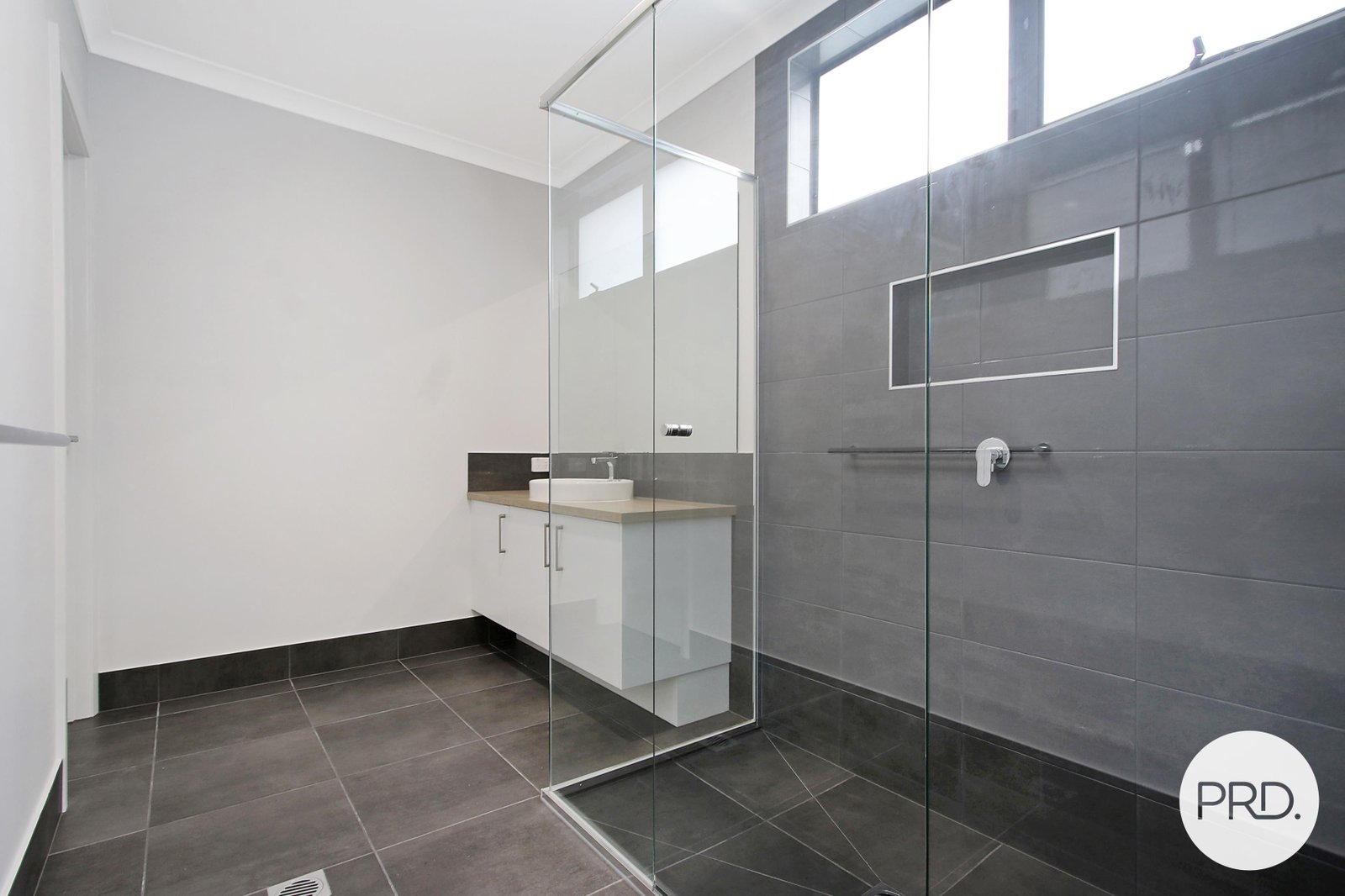 1/726 Peel Street ALBURY 7