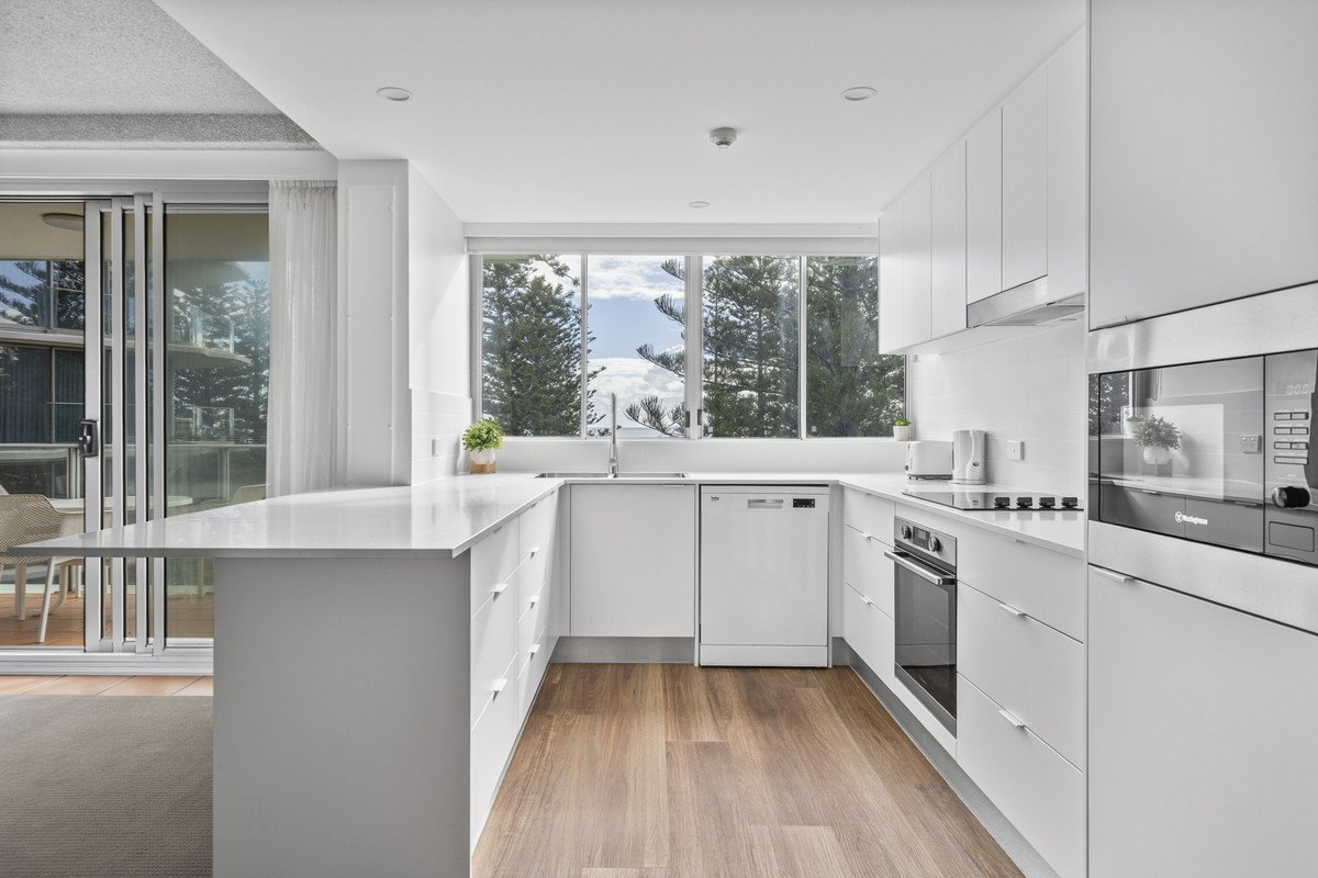 17/30-40 The Esplanade Burleigh Heads 3