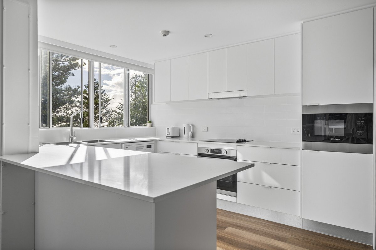 17/30-40 The Esplanade Burleigh Heads 8