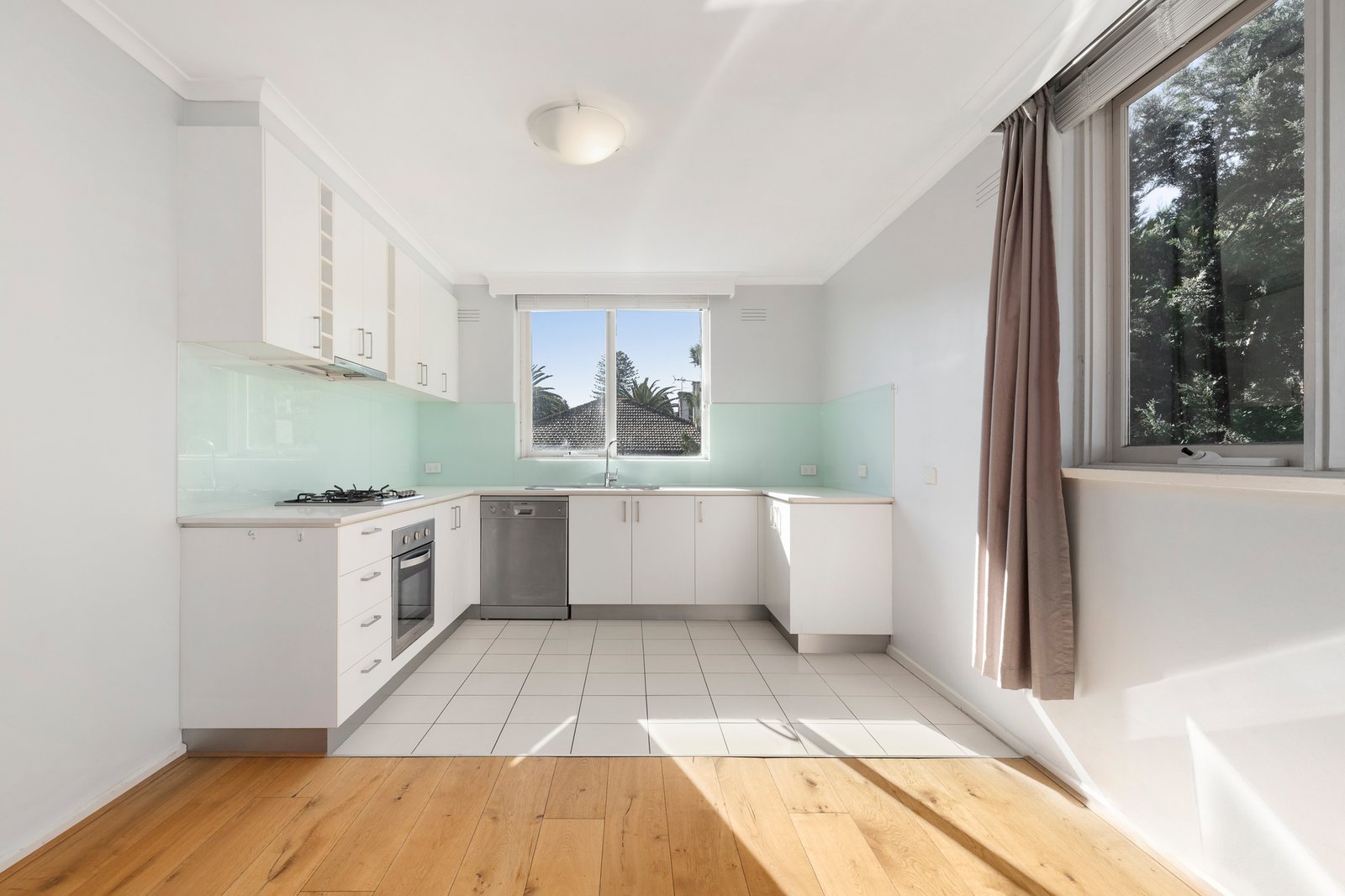 Gallery: 17/33 Hotham Street