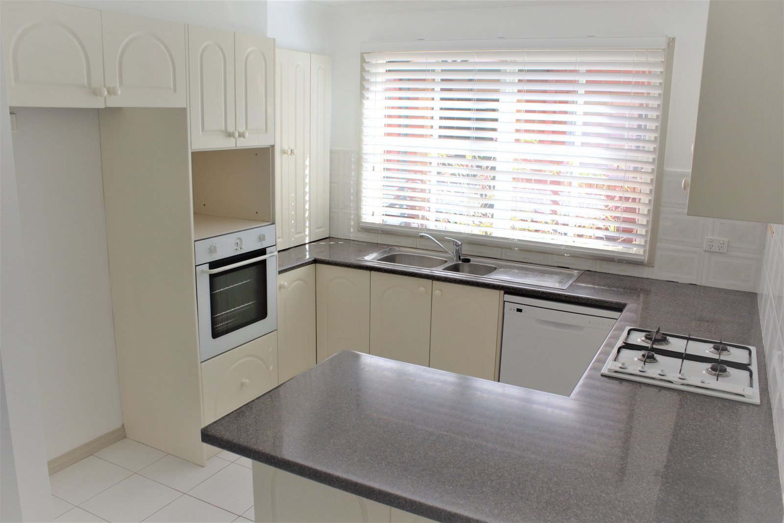 Gallery: 1/736-738 Warrigal Road