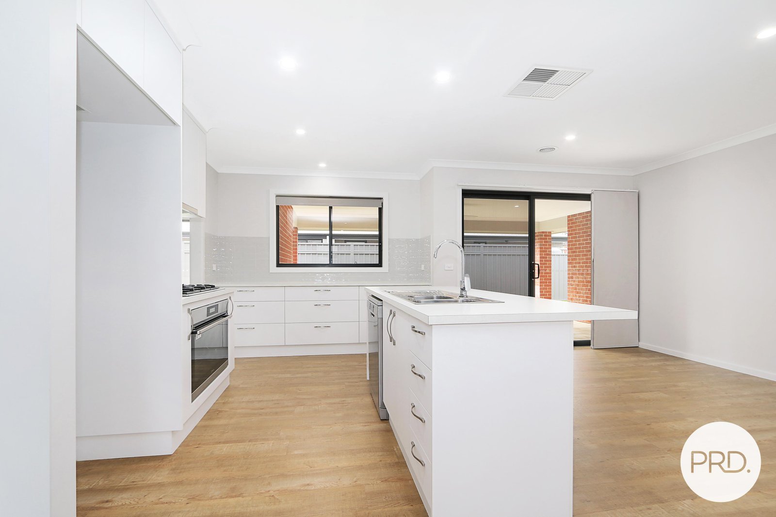 174 Brooklyn Drive THURGOONA 4