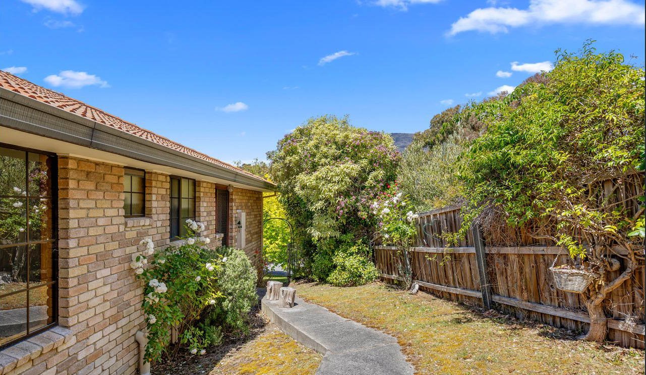 1/74 Girrabong Road LENAH VALLEY 3