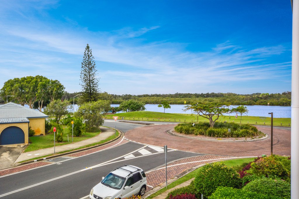 17/5 Quayside Court TWEED HEADS 2