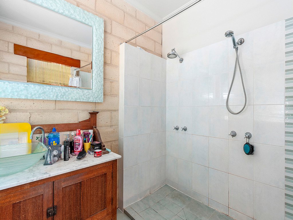 175A Tea Tree Road BRIGHTON 9