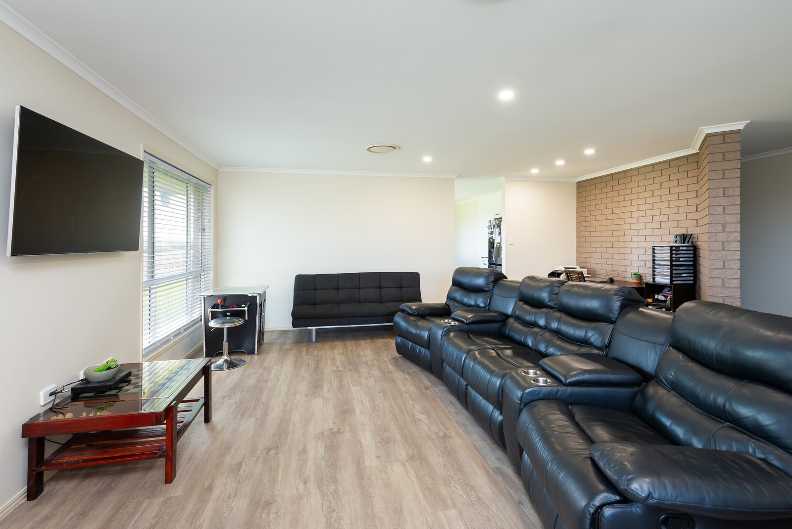 176 School Road WOONGOOLBA 4