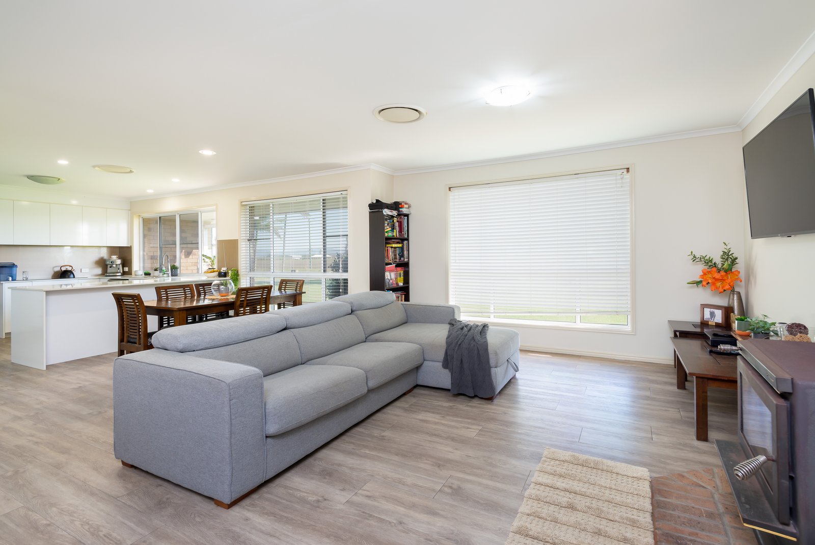 176 School Road WOONGOOLBA 5