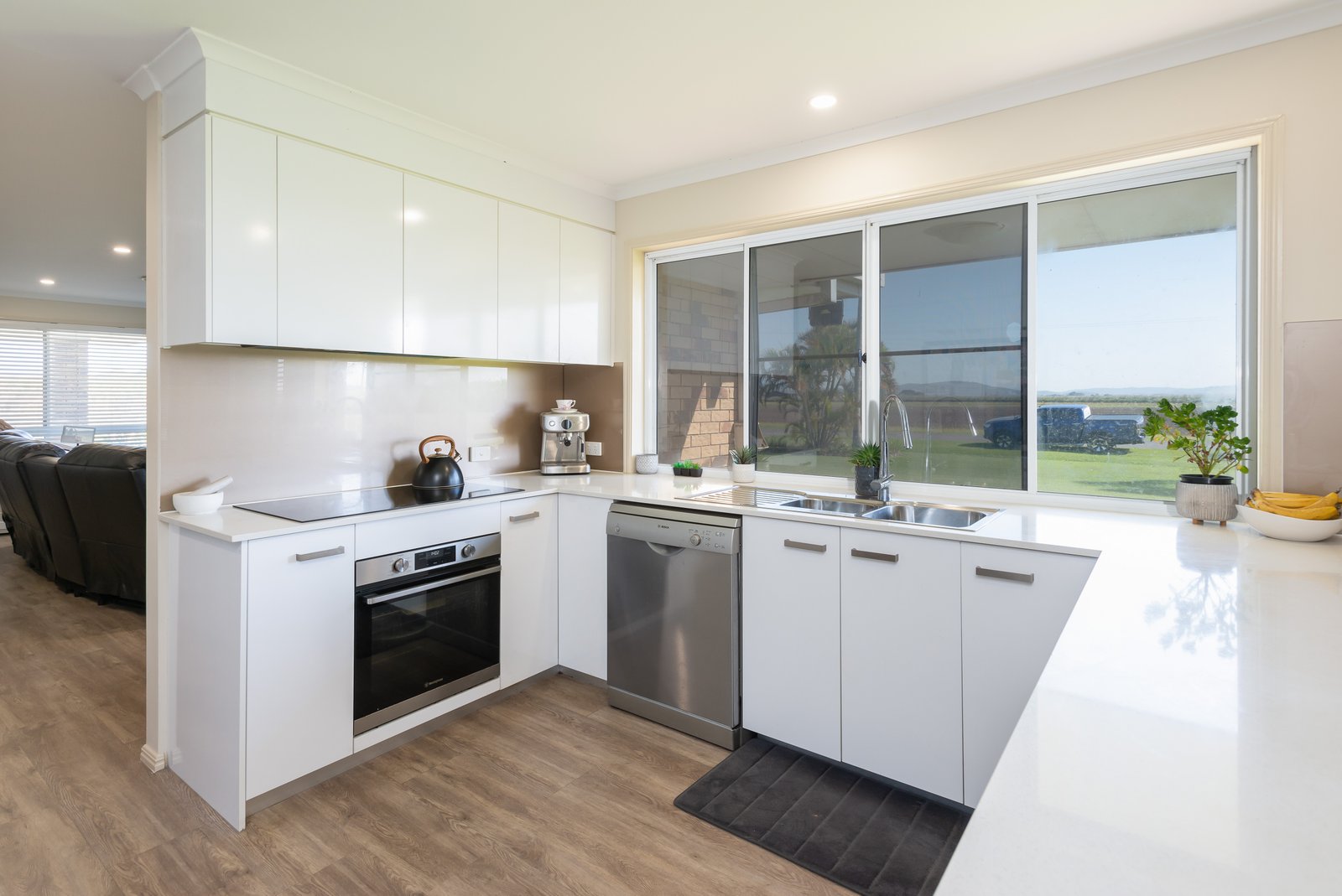 176 School Road WOONGOOLBA 8