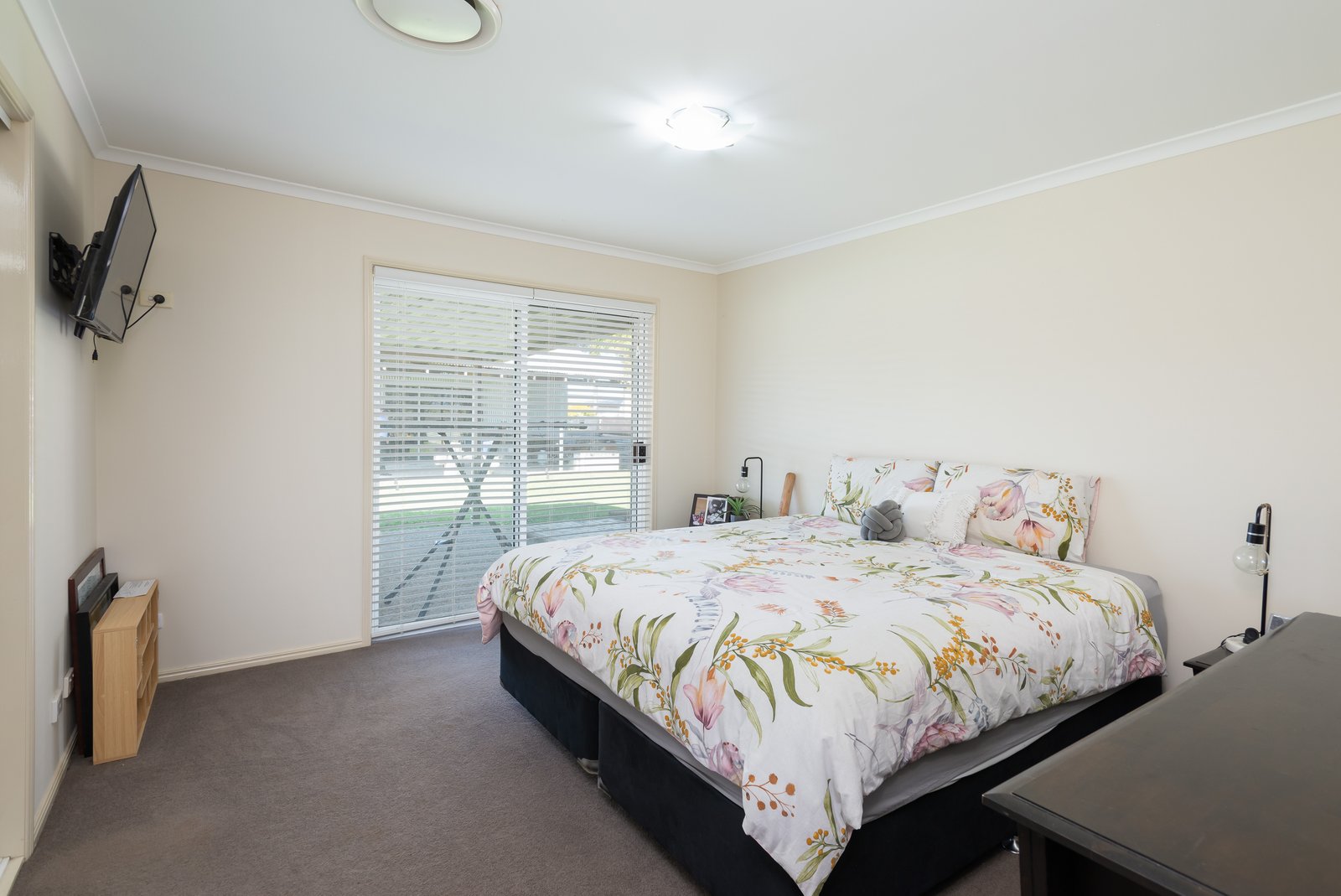 176 School Road WOONGOOLBA 9