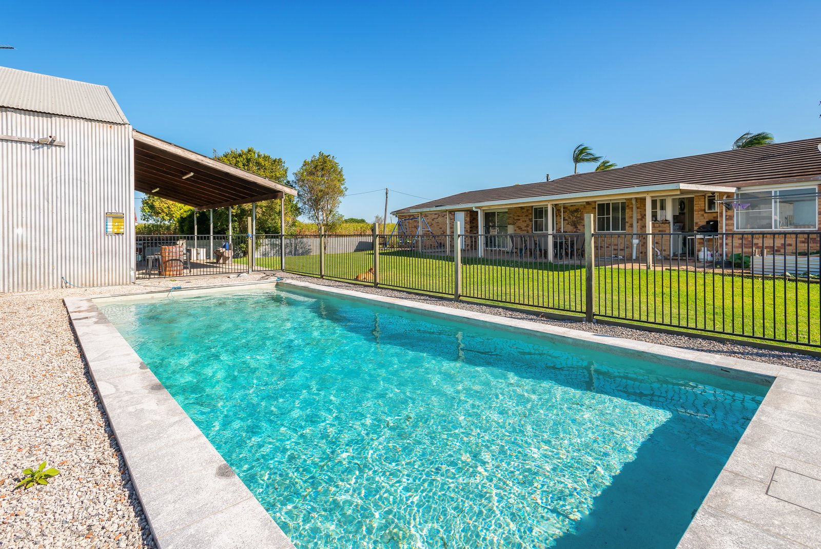 176 School Road WOONGOOLBA 15