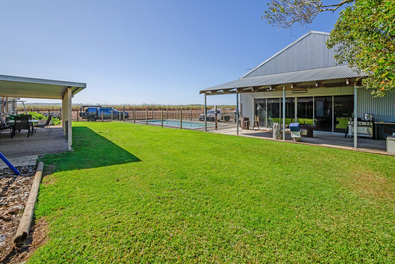 176 School Road WOONGOOLBA 16