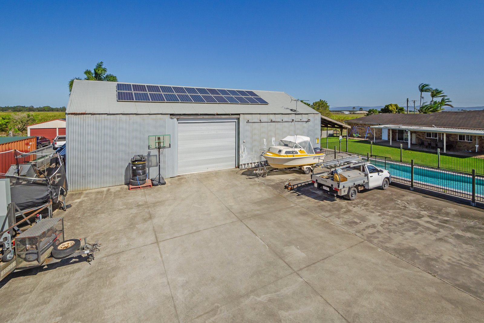 176 School Road WOONGOOLBA 17