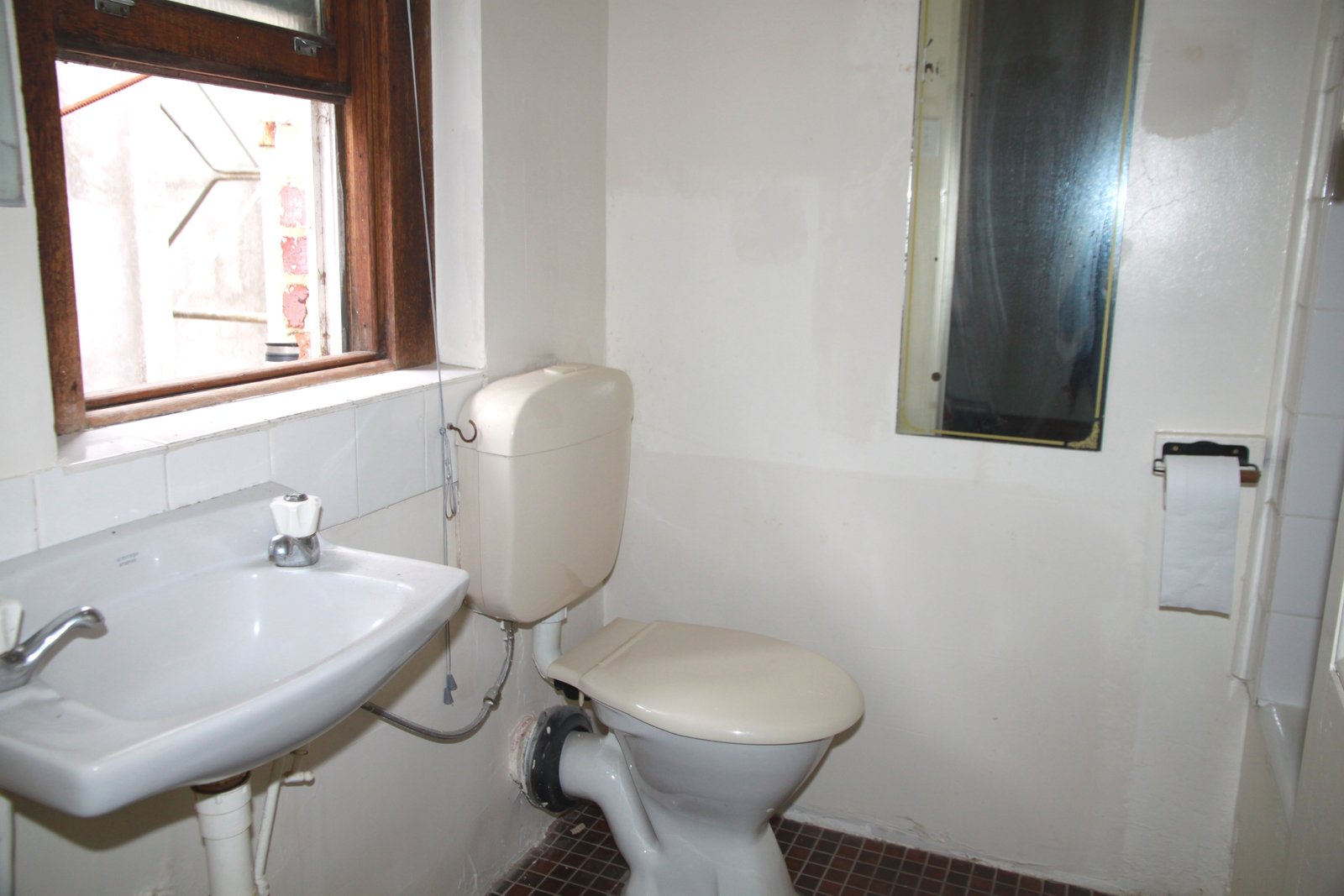 Gallery: 176a Victoria Avenue