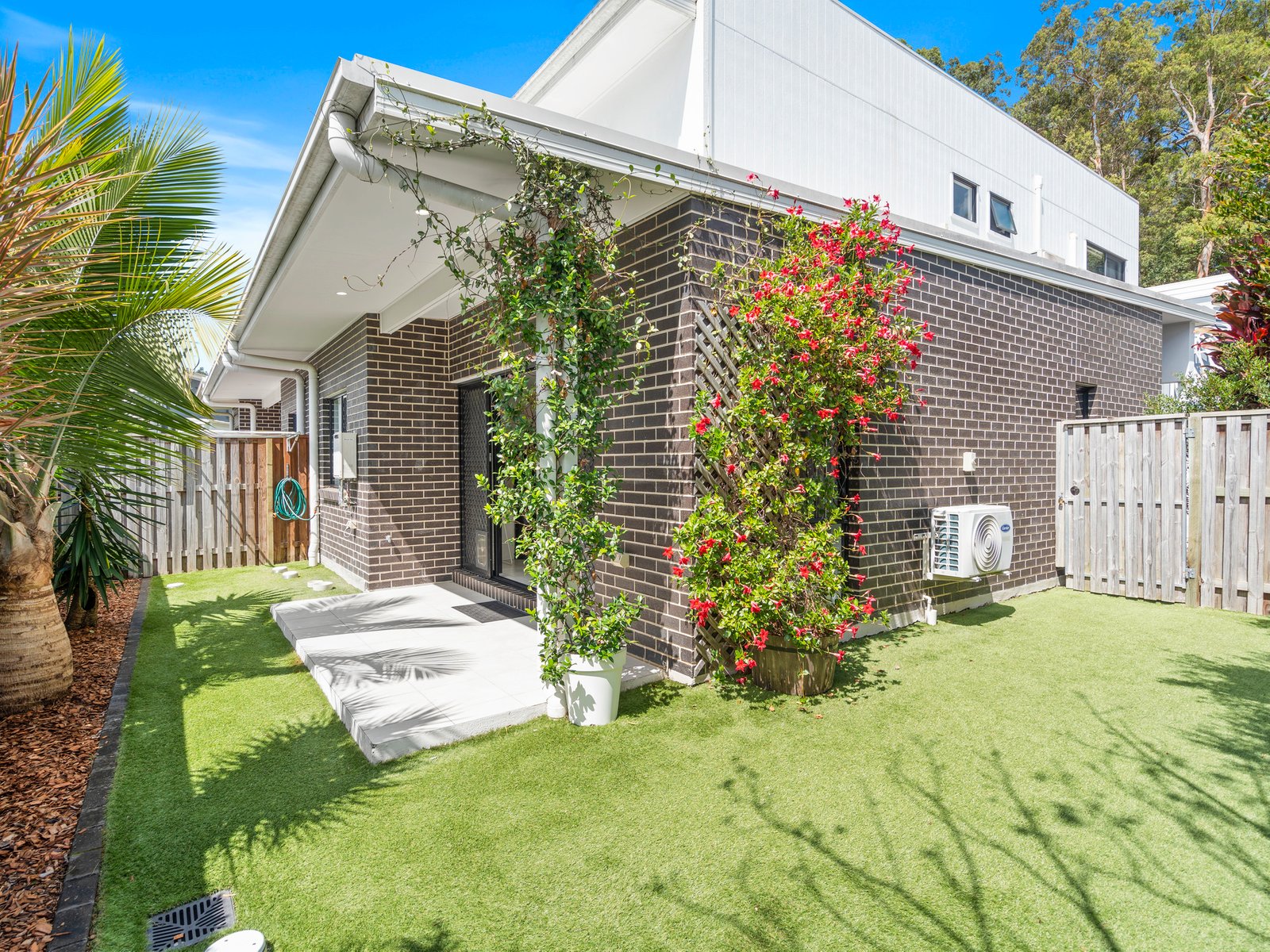 7 Border Drive North CURRUMBIN WATERS QLD 4223