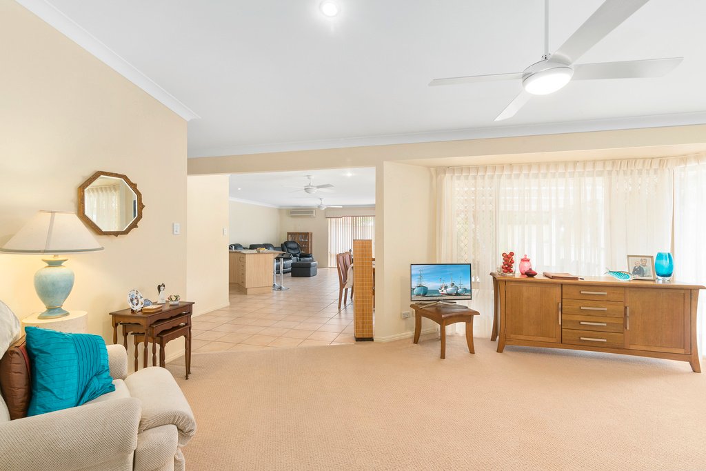 177 Botanical Cct  BANORA POINT 2