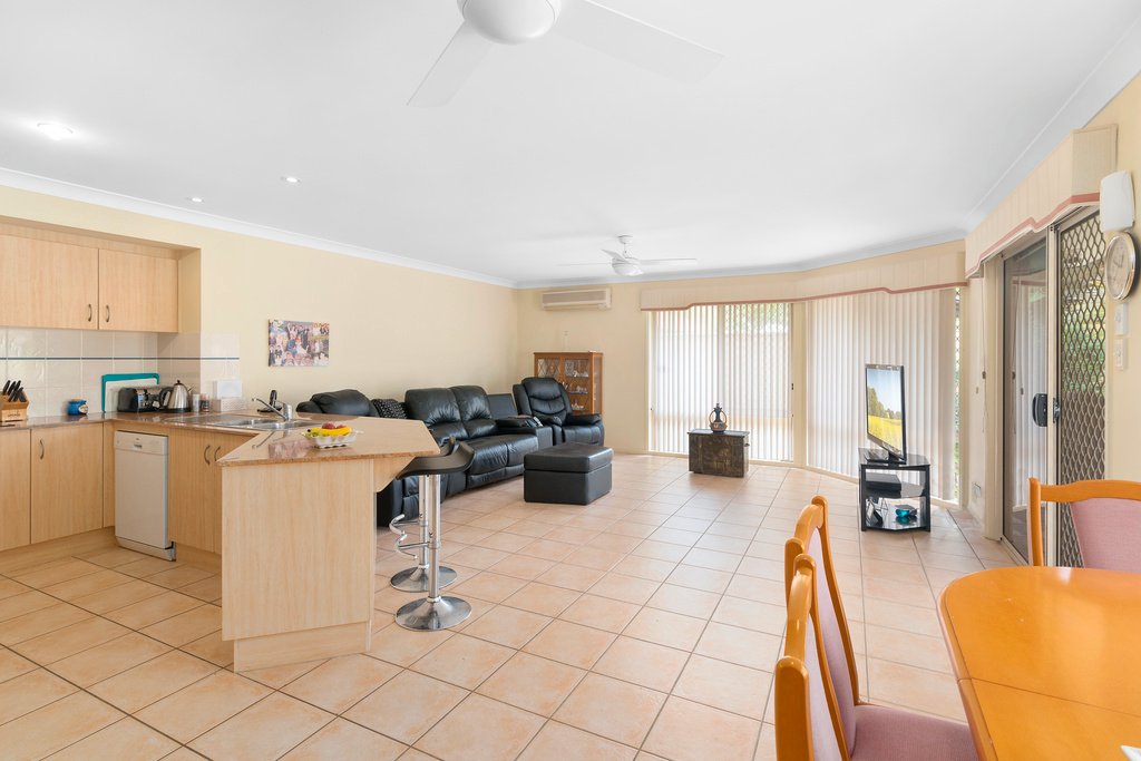 177 Botanical Cct  BANORA POINT 5