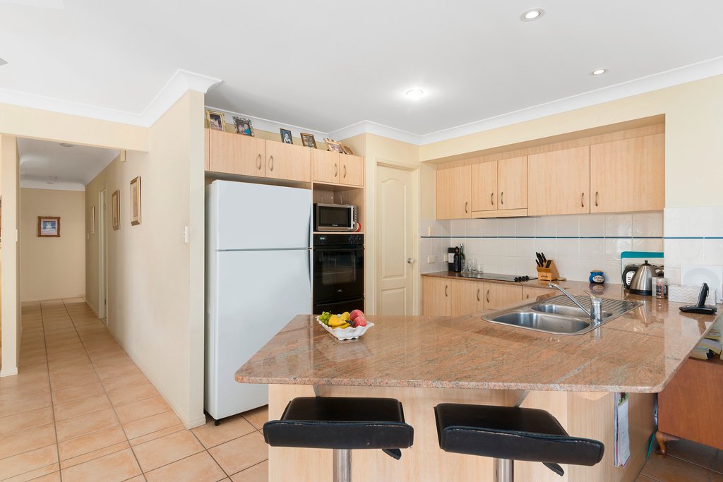 177 Botanical Cct  BANORA POINT 6