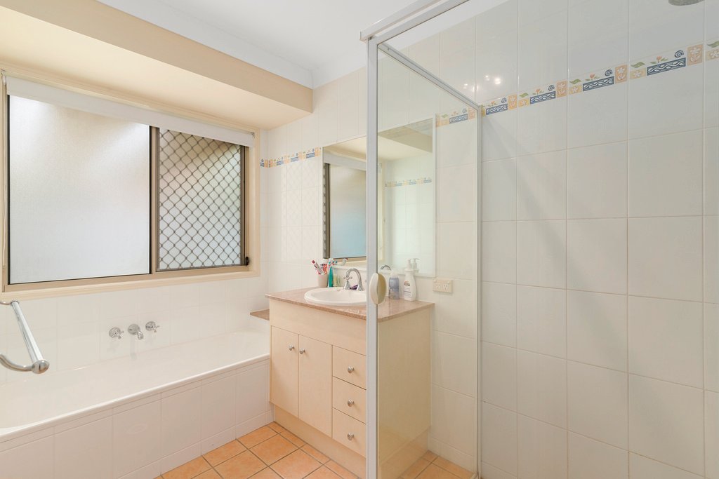 177 Botanical Cct  BANORA POINT 9