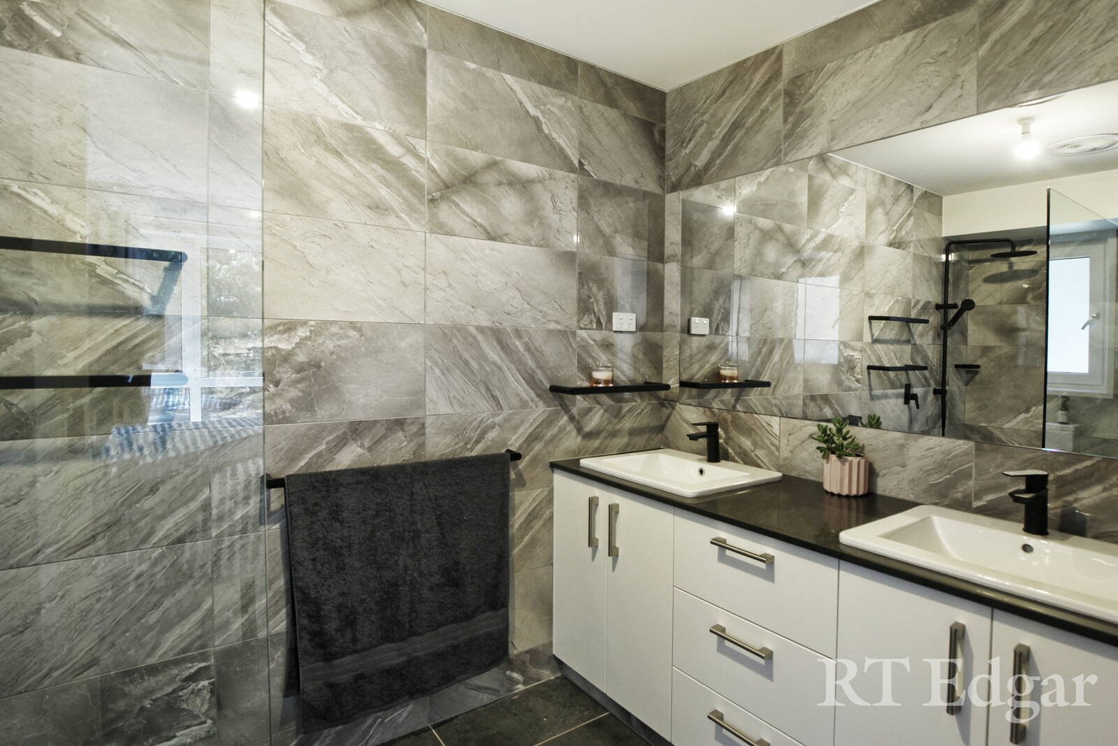 Real Estate and Property in 177 Chambers Road, Woodend, VIC