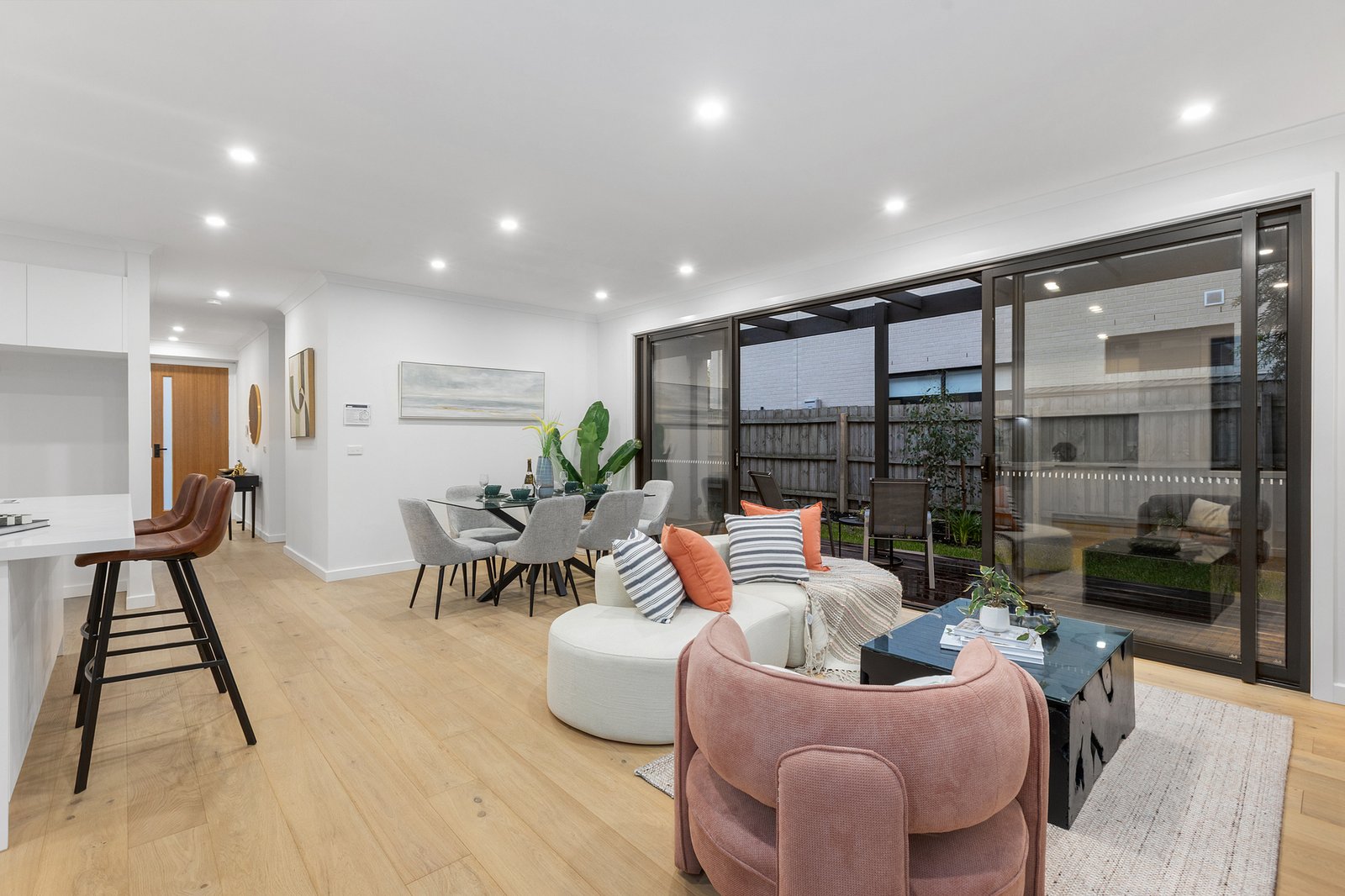 Gallery: 1/77 Larnook Crescent