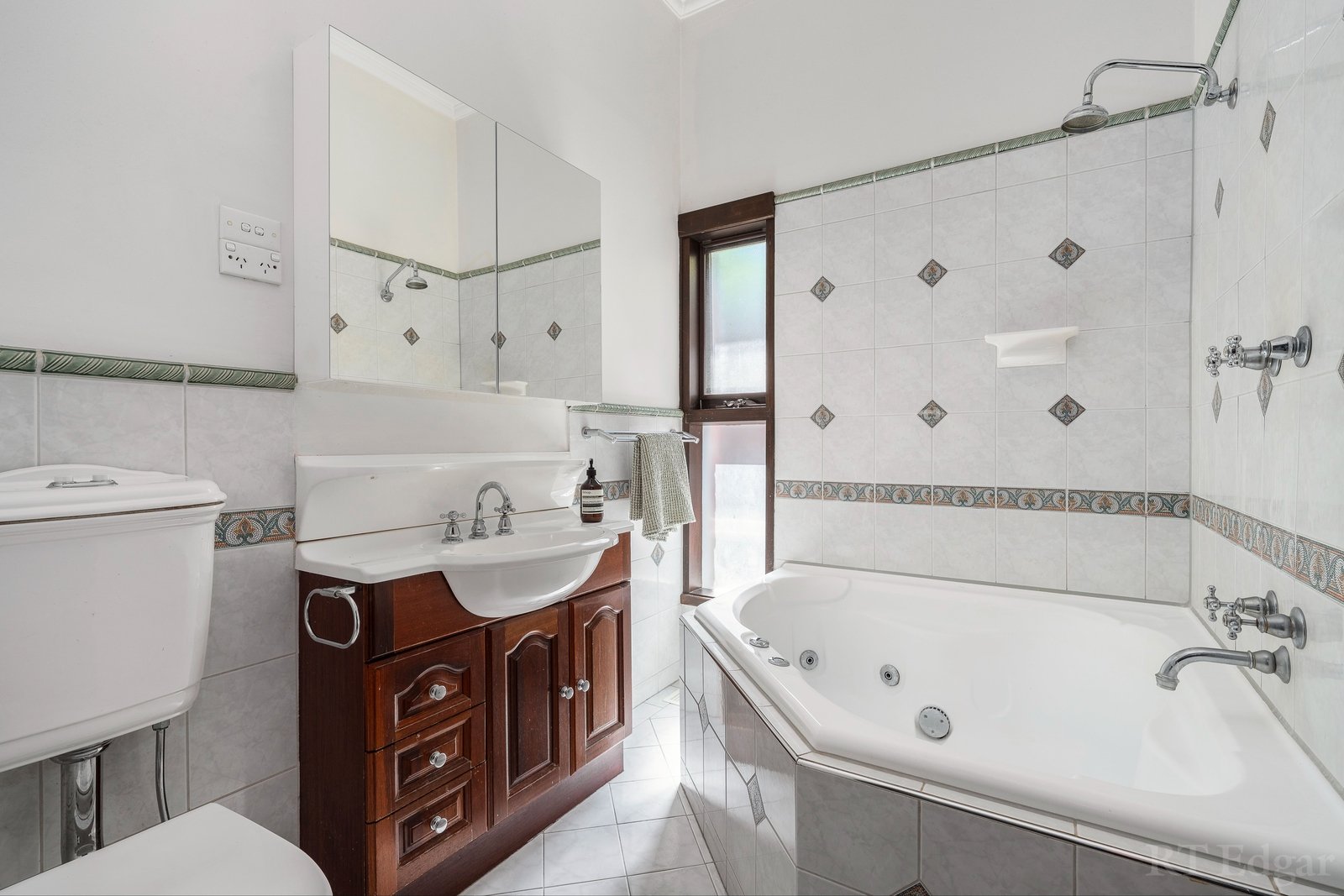 Real Estate and Property in 1774-1776 Malvern Road, Malvern East, VIC