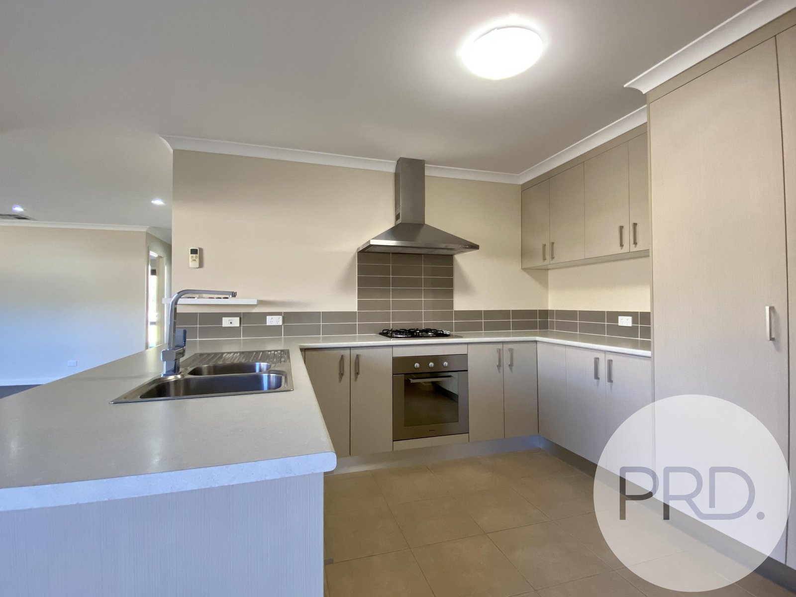 1/776 Centaur Road HAMILTON VALLEY 3