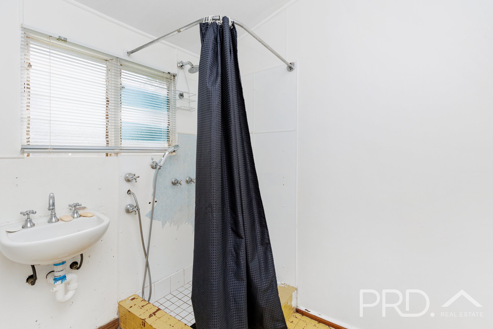 178 Capper Street TUMUT 11