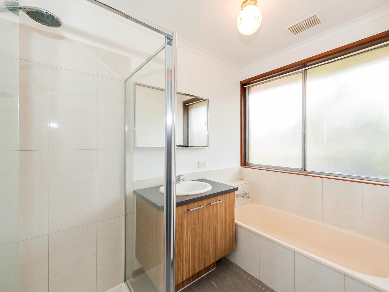 Gallery: 178 Centre Dandenong Road