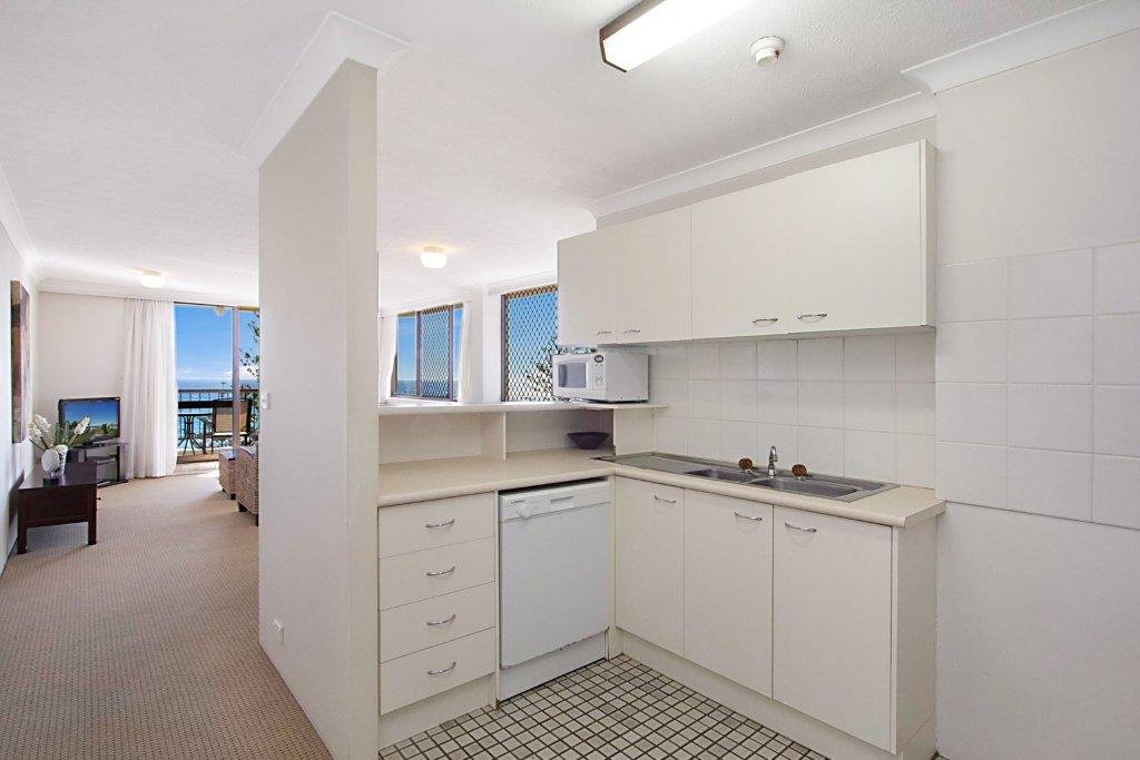 17/82 Marine Parade COOLANGATTA 3