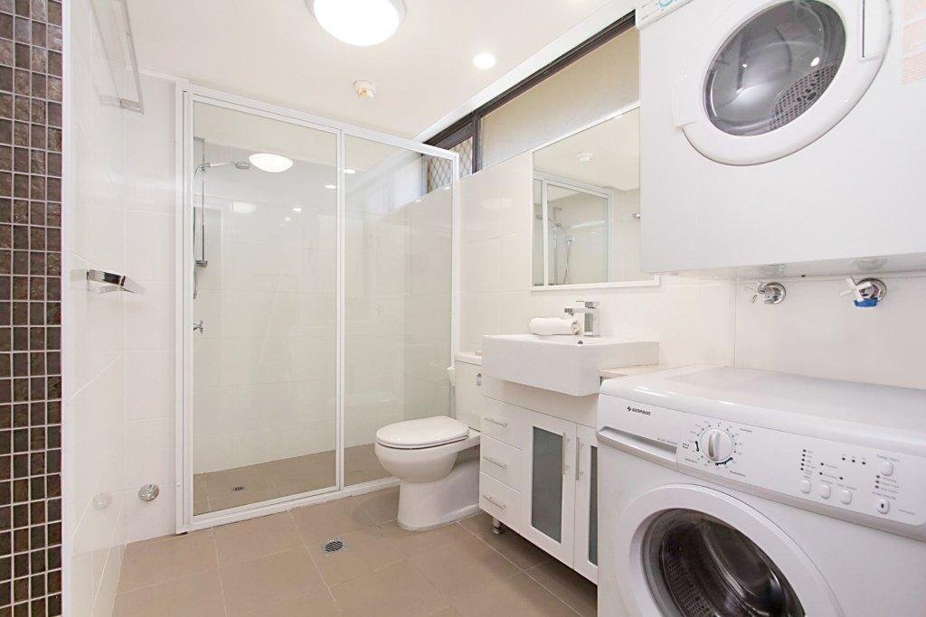 17/82 Marine Parade COOLANGATTA 5