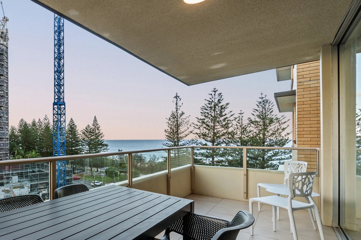 17/82 The Esplanade Burleigh Heads 3
