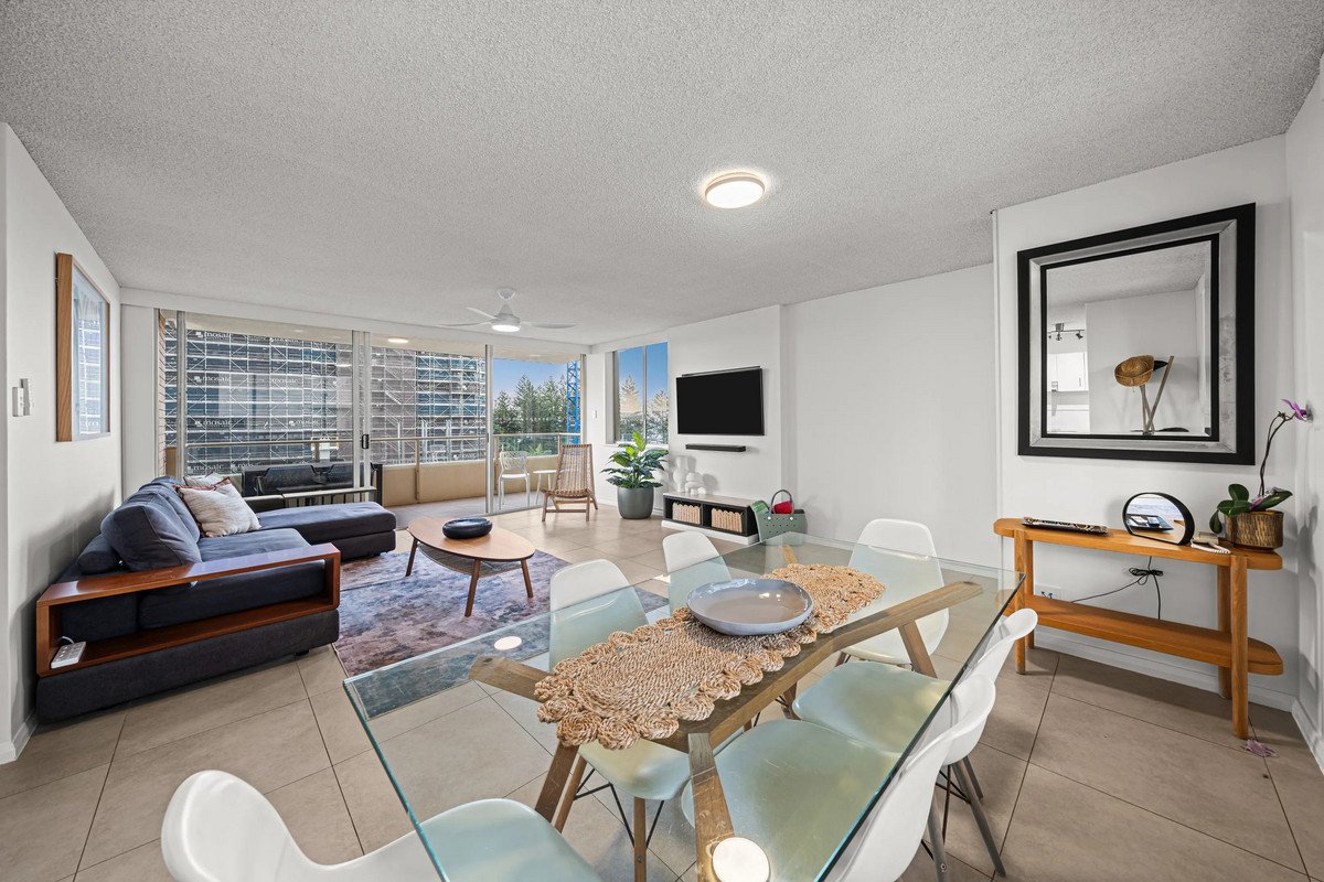 17/82 The Esplanade Burleigh Heads 5