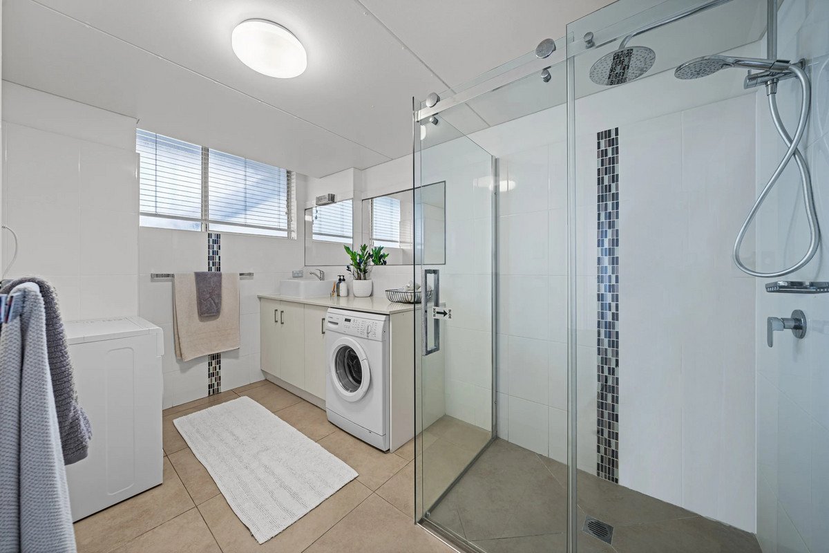 17/82 The Esplanade Burleigh Heads 9